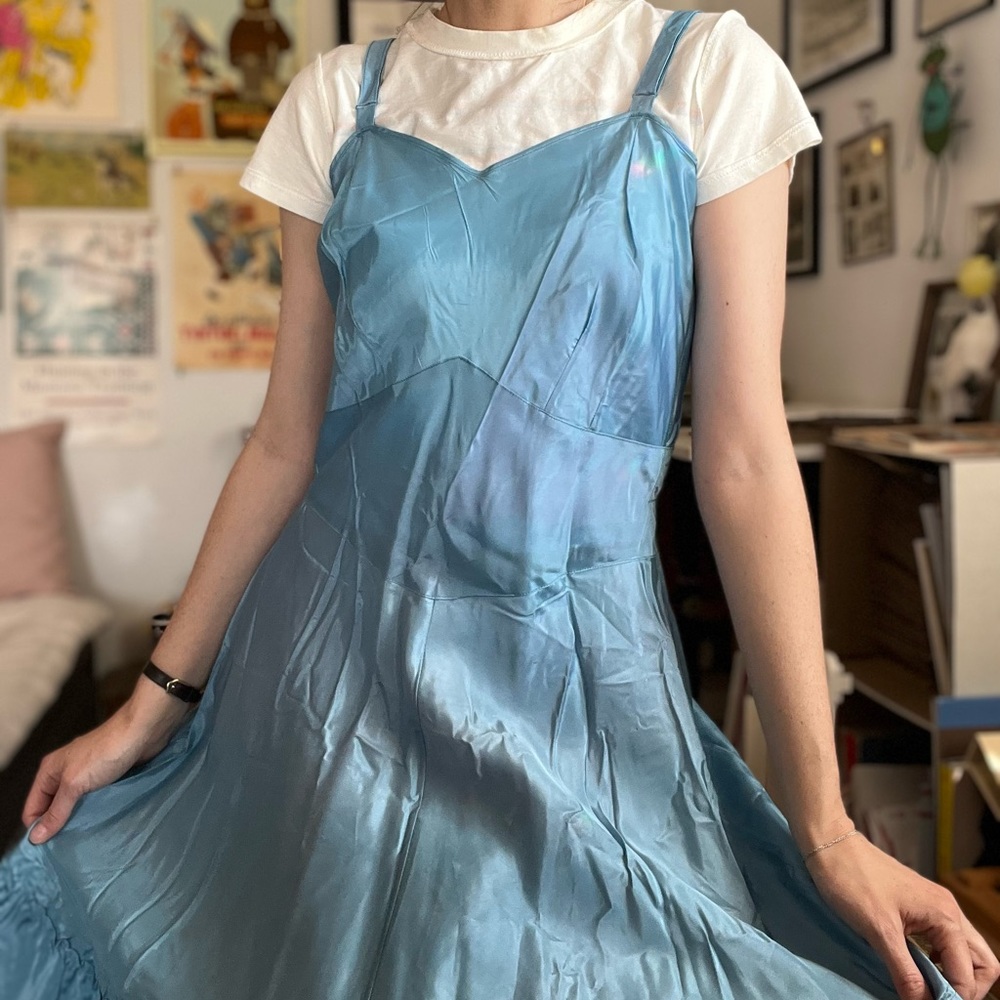 Vintage 1940/50s Robin’s Egg Blue Full Slip With Side Zipper Ruffled Hem